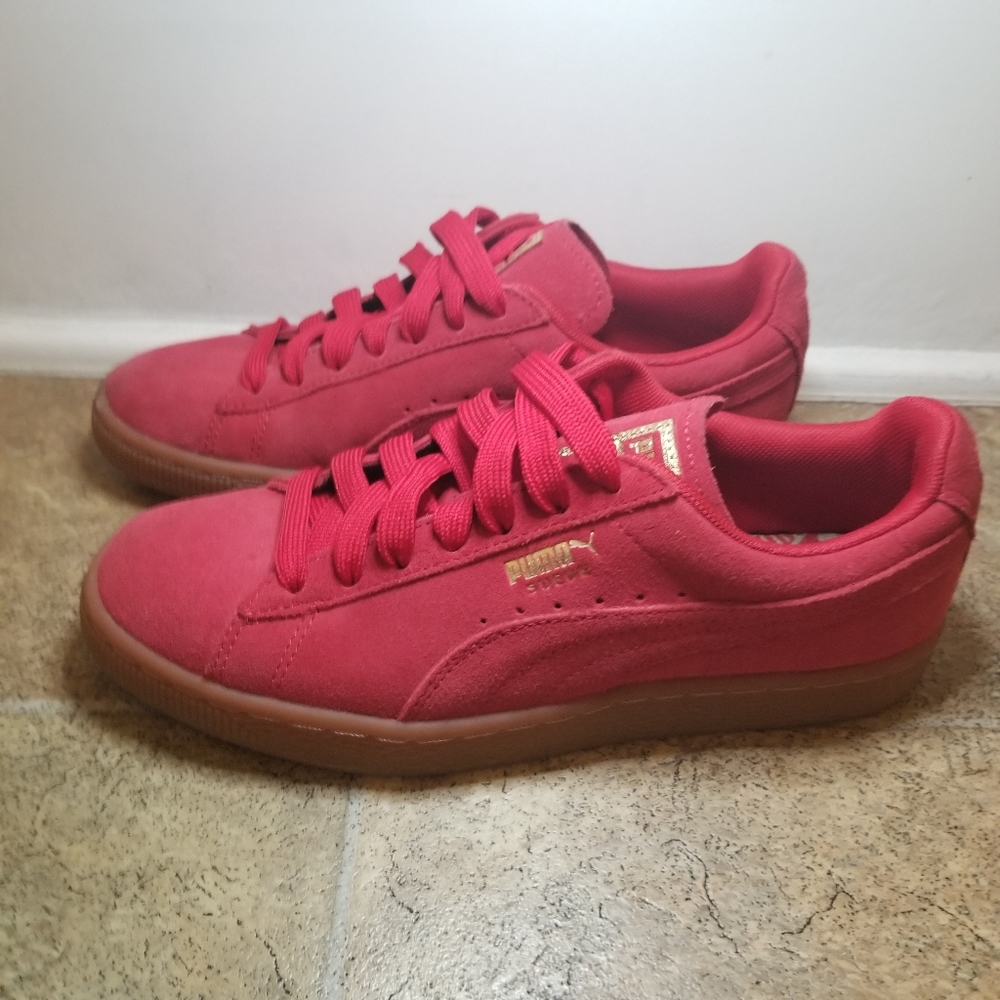 Ladies Suede Puma Sneakers